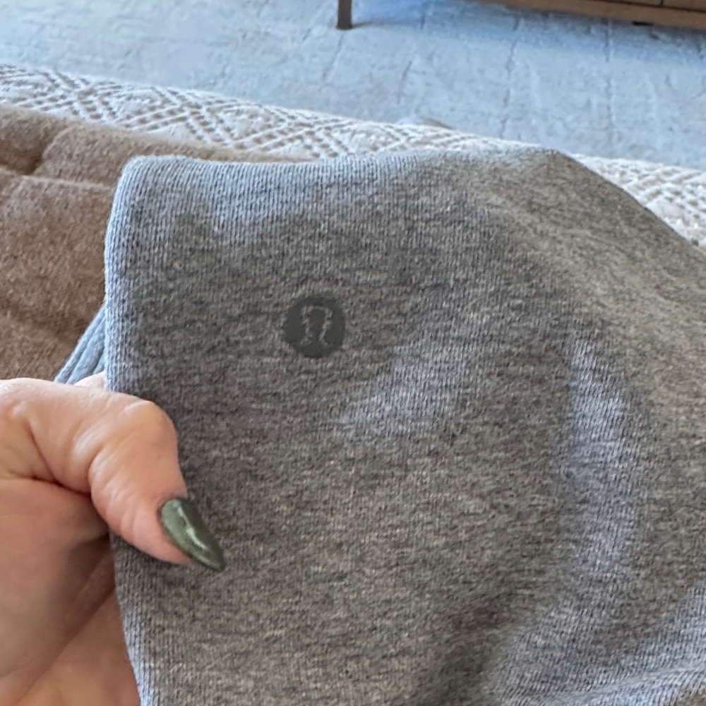 LULULEMON Women’s Gray Cozy Sweatpant Joggers - Comfortable Everyday Bottoms - Picture 7 of 7